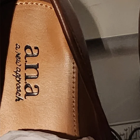 NWT a.n.a A New Approach Chunky Heels, Size 5.5 - Picture 12 of 14